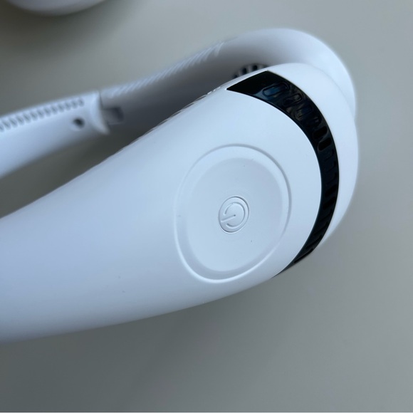Portable Wearable Neck Fan - Rechargable - Picture 8 of 9